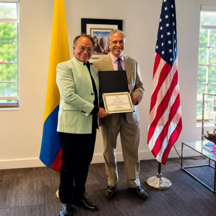 Dr. Carlos Ramírez-Mejía en el Consulado de Colombia